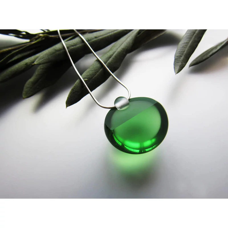 OLIVE NECKLACE